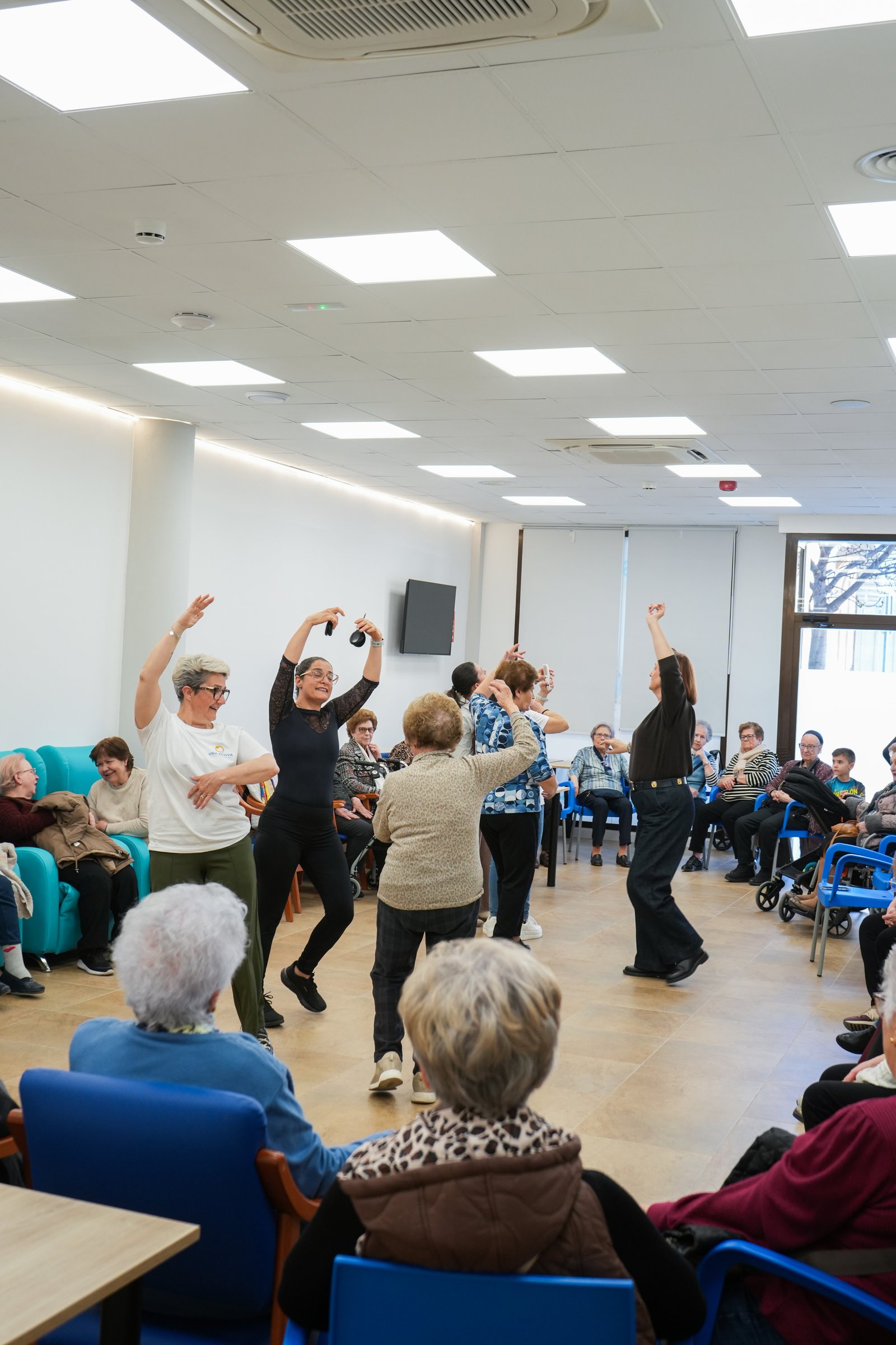 Actividad de baile en el Centro de Día Vida Activa